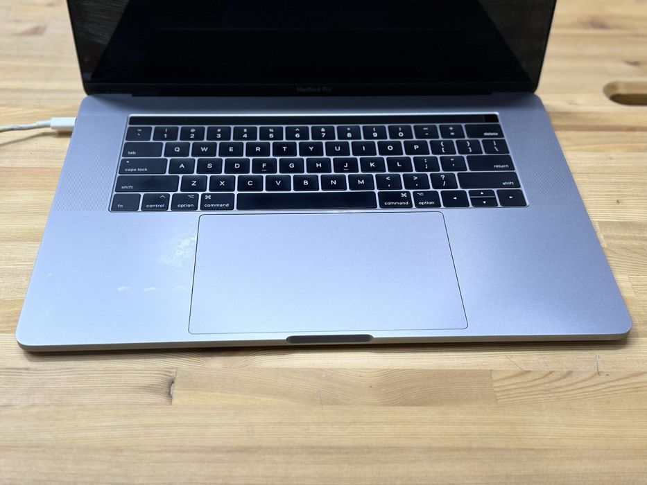 Продам Mac book pro 15 2017