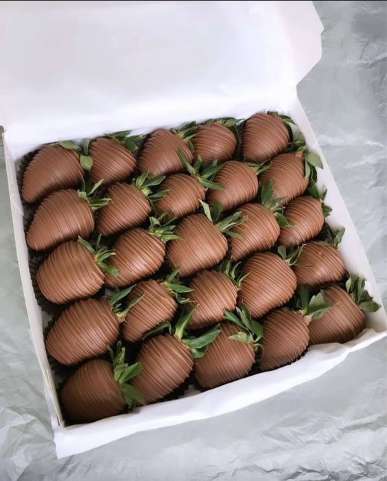 Клубника в шоколаде на Новый год подарок