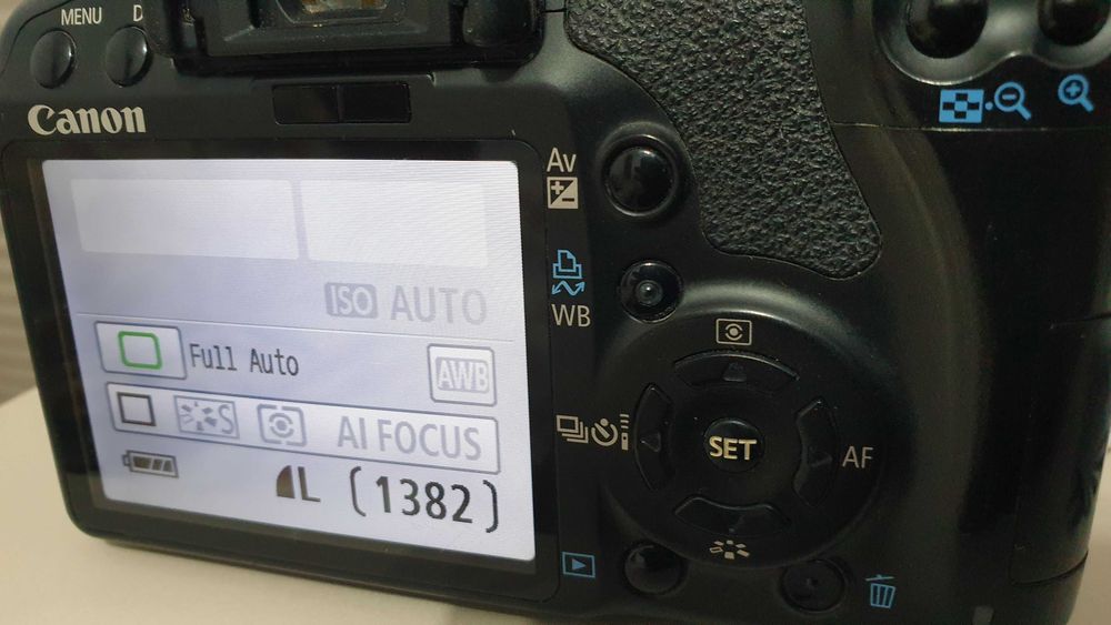 дигитален фотоапарат CANON 450D