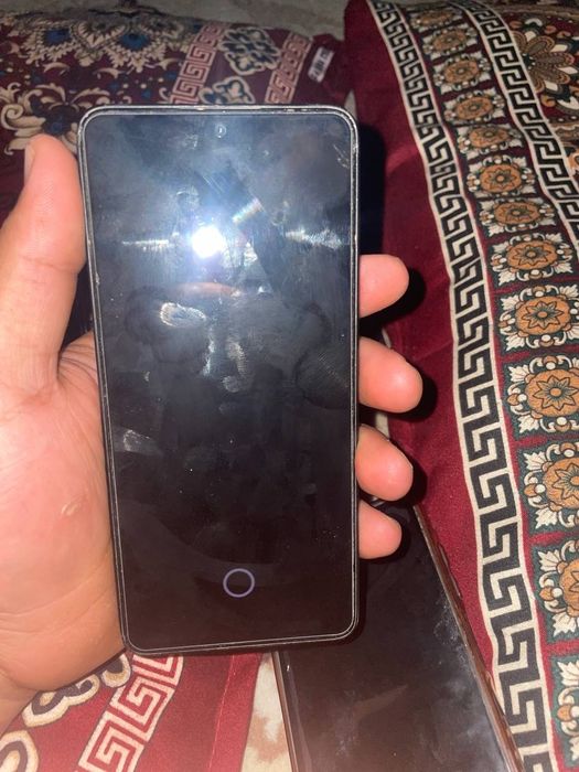 Telefon sotiladi narxi 100$ oladiganlar tel qilsin utiladi