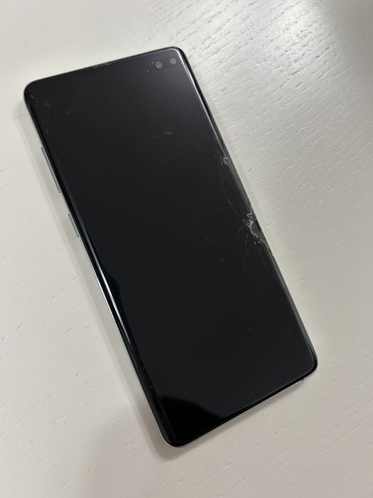 Vand Samsung S10+ pentru piese/reparat-Display spart, in rest perfect.