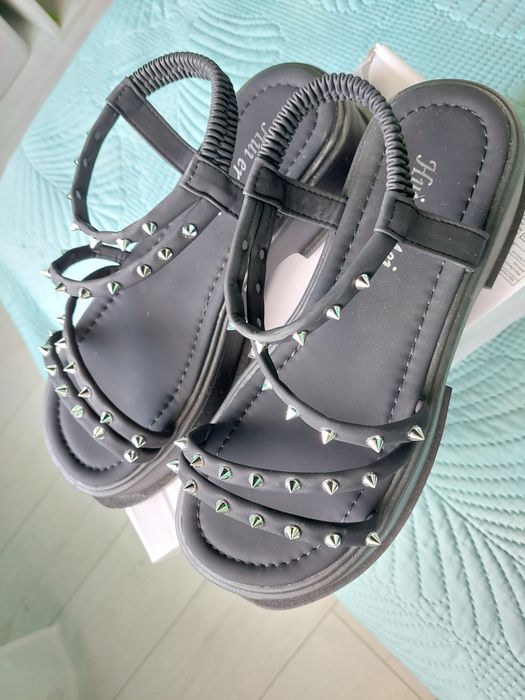 Сандали с капси 40 номер