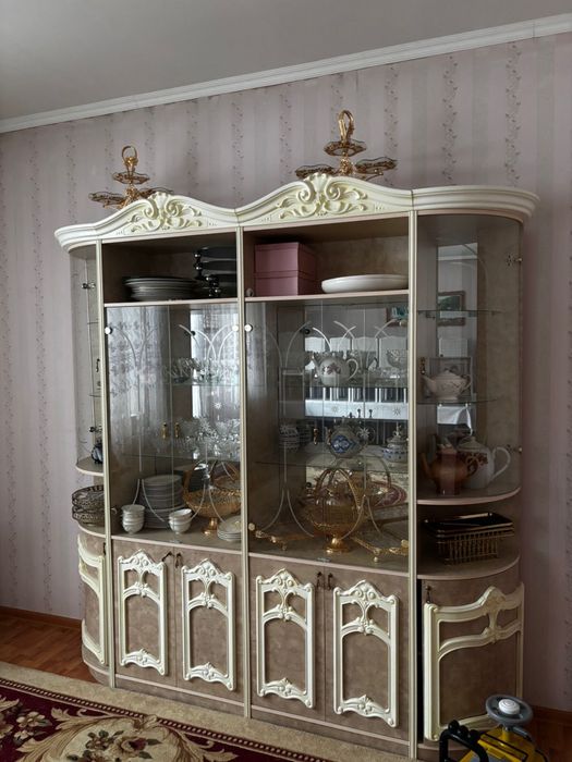 Сервант продам  б/у