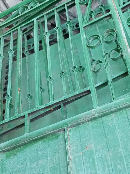 Стари. масивни врати