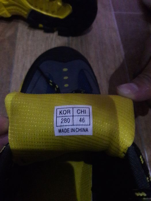 Продаю кроссовки