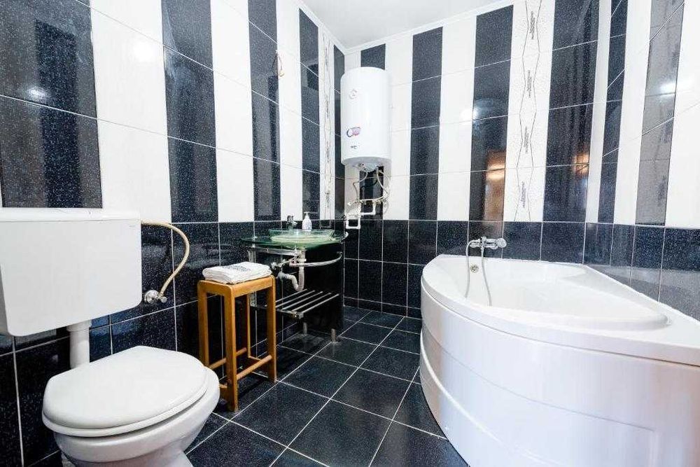 VAND PENSIUNE/CASA DE LOCUIT in localitatea Ghioroc jud Arad