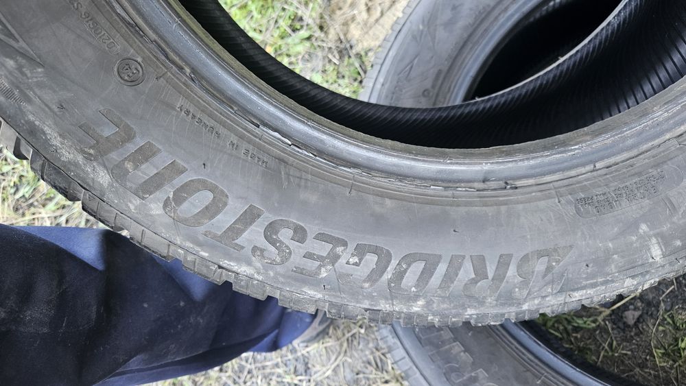 2бр гуми 235 60 18 дот 23 бриджстоун
