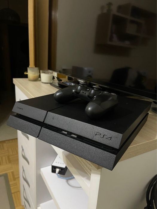 Playstation 4 с играми и 2 джостиком