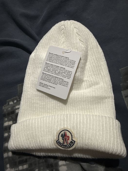 Sapcă Moncler nouă cu etichetă