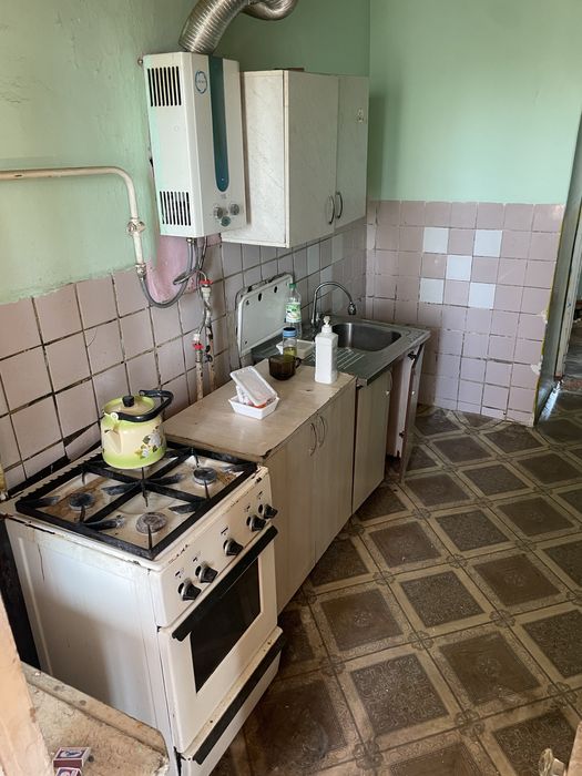 Шкаф, парта, стол отдам даром самовывоз