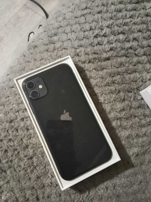 iPhone 11 продаю