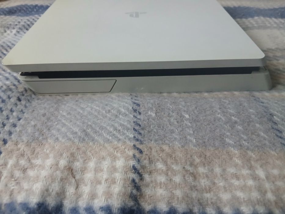 Vând ps 4 ca m-am luat ps 5