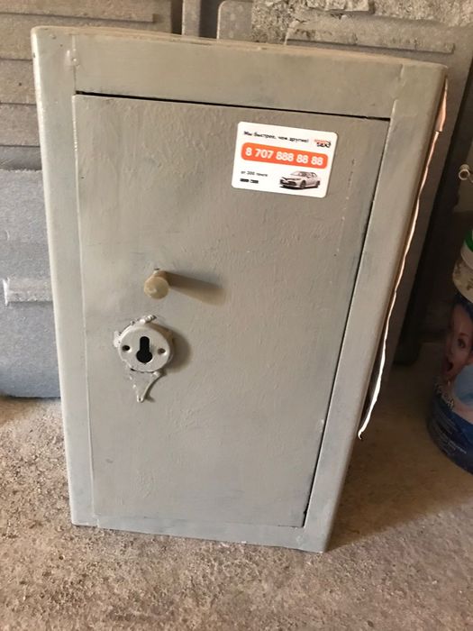 Металлический сейф