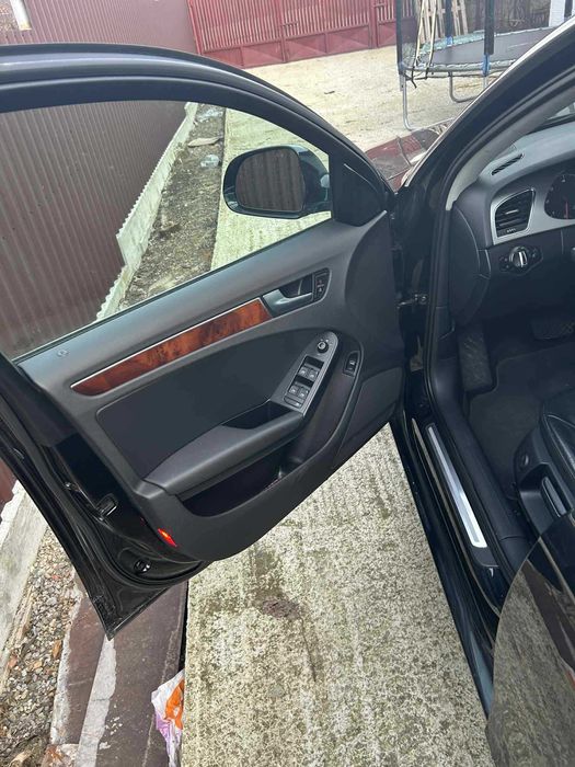 Audi A4 2.0 TDI Multitronic • Climatronic • Xenon , Piele , Navigatie