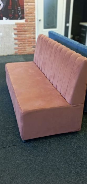 Продам диваны для кафе