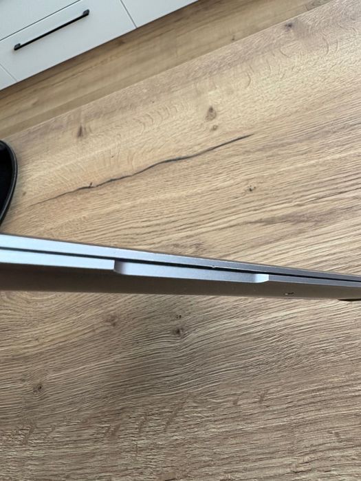 MacBook Air M1 (2020) 16GB RAM / 512GB SSD - Кутия - Добро състояние