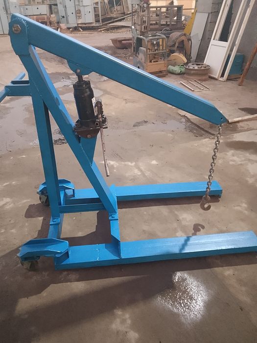 Кран гуся 14 лик швеллердан ясалган  2 тонна кутаради