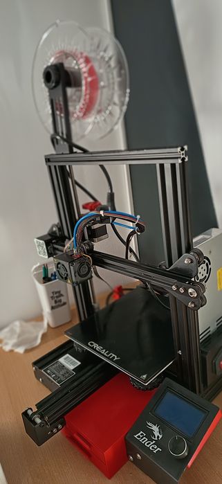 Vând imprimanta 3D Ender 3 pro