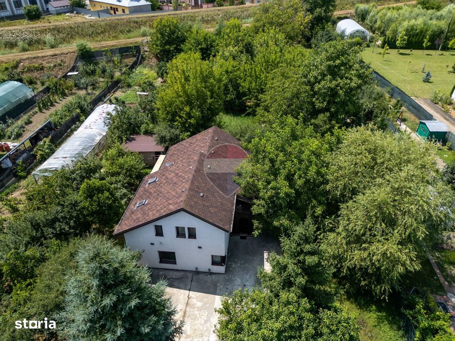 Casă P+M cu 6 camere de vânzare strada Calea Moldovei