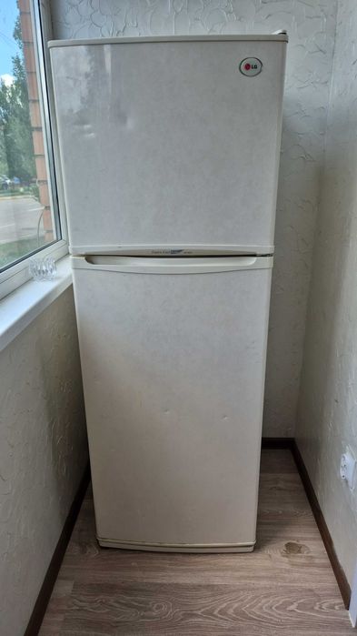 Холодильник LG молочный