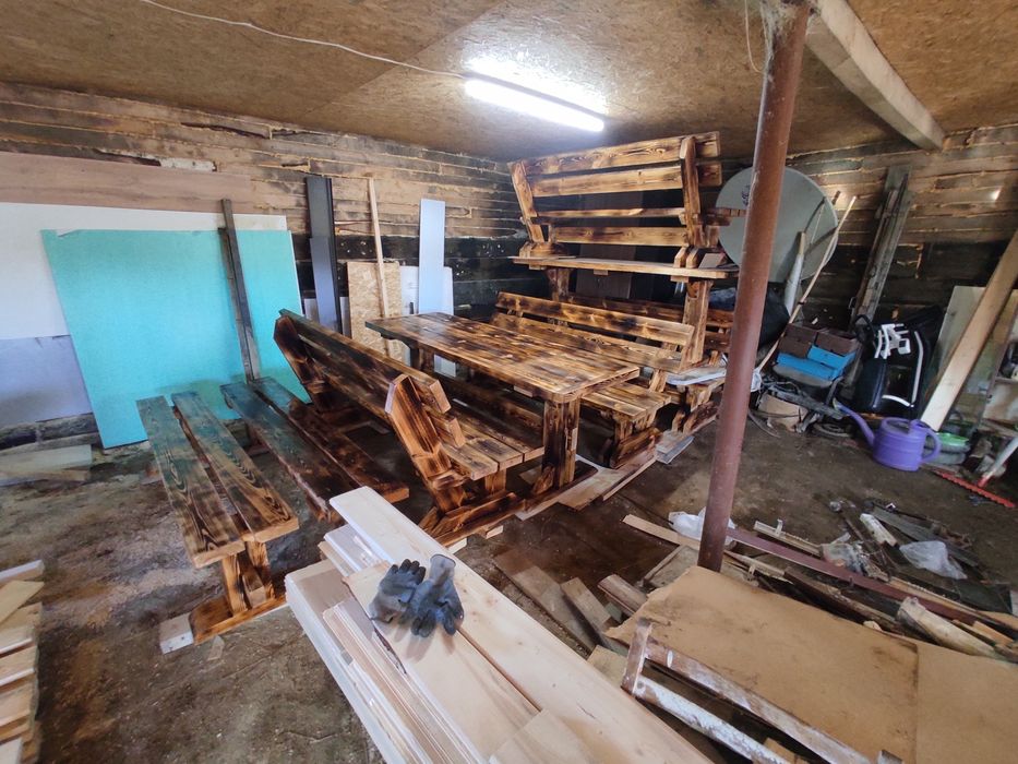 Продам комплект: стол и скамейки