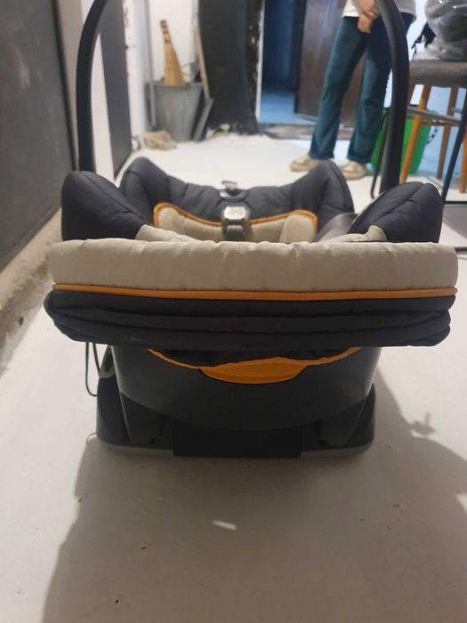 Бебешко столче / кош за кола Chicco + Isofix база