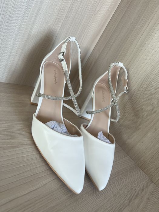 Туфли новые на удобном каблуке