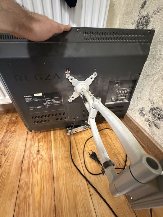 Toshiba REGZA televizor sotiladi 32 lik holati zo'r