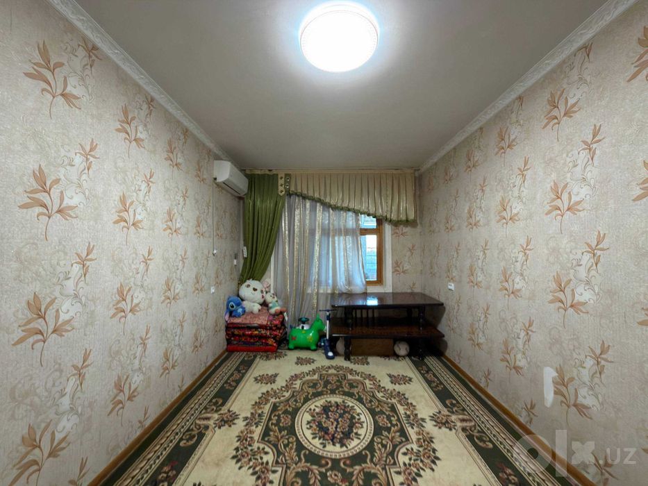 6-mikrda 4 xonali uy 100 kv.m tezda sotiladi