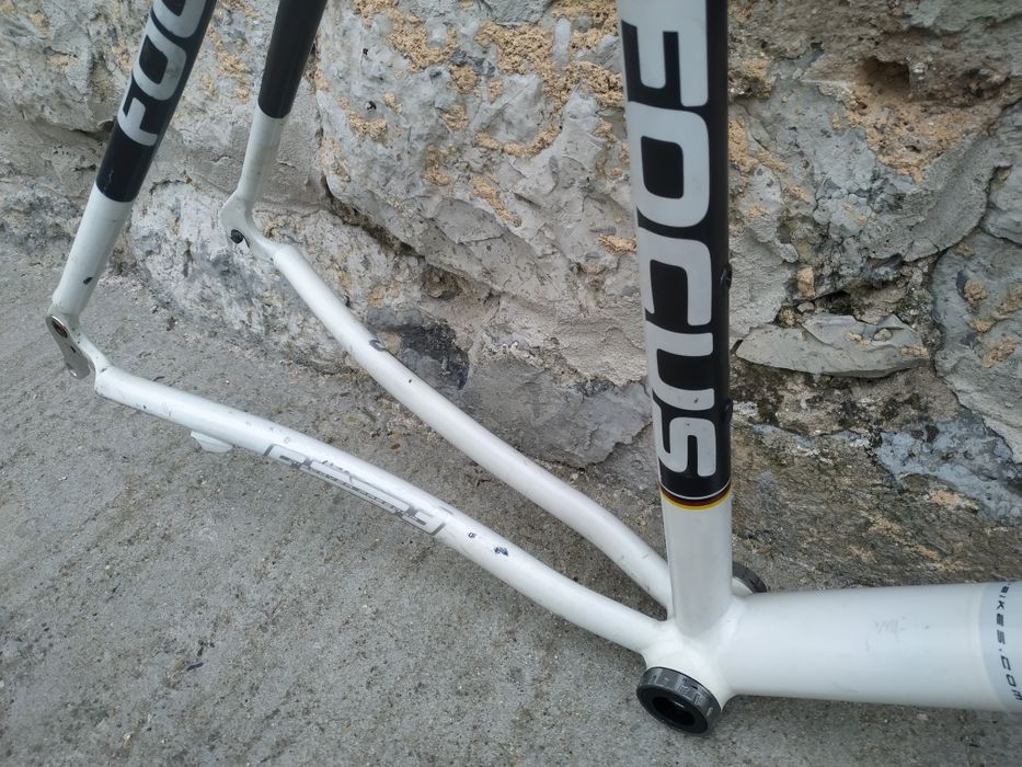 Шосейна рамка с карбонова вилка