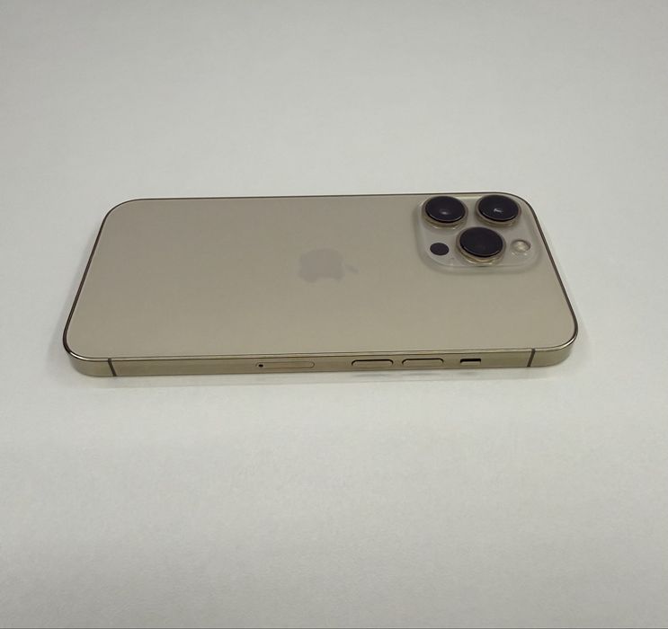 Iphone 13 Pro Gold в безупречно състояние и подаръци