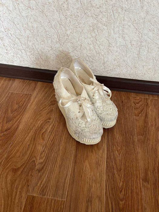 Свадебный платье и обувь