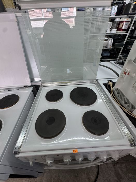 Готварска  печка обикновени котлони HOTPOINT ARISTON