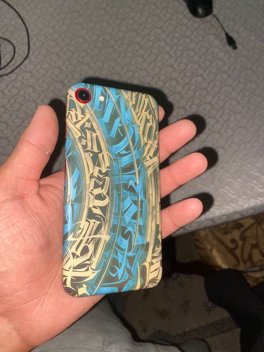 iPhone 8 красный