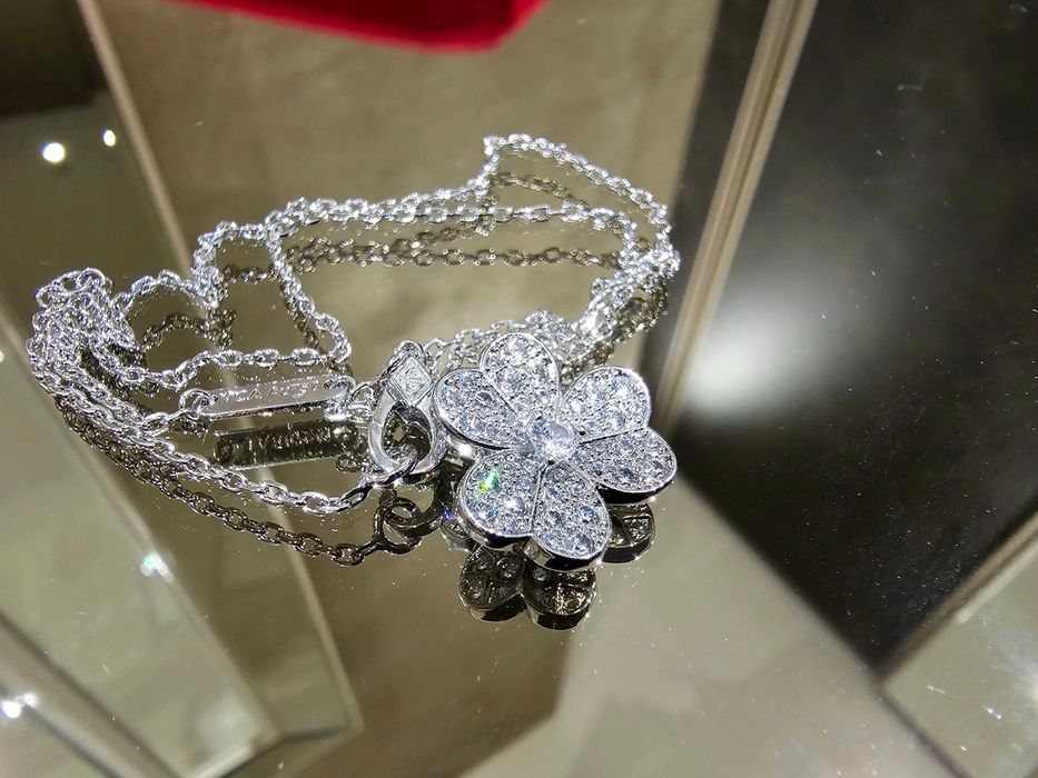 Van Cleef & Arpels VCA Silver Frivole Diamond Clover Дамско Колие
