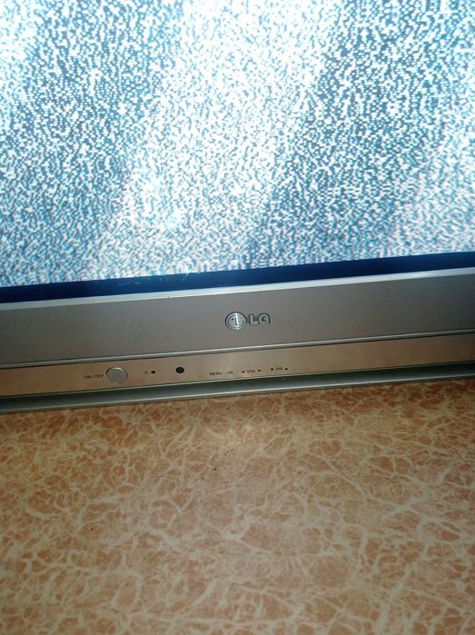 Телевизор LG Flatron (б/у, в отличном состоянии)