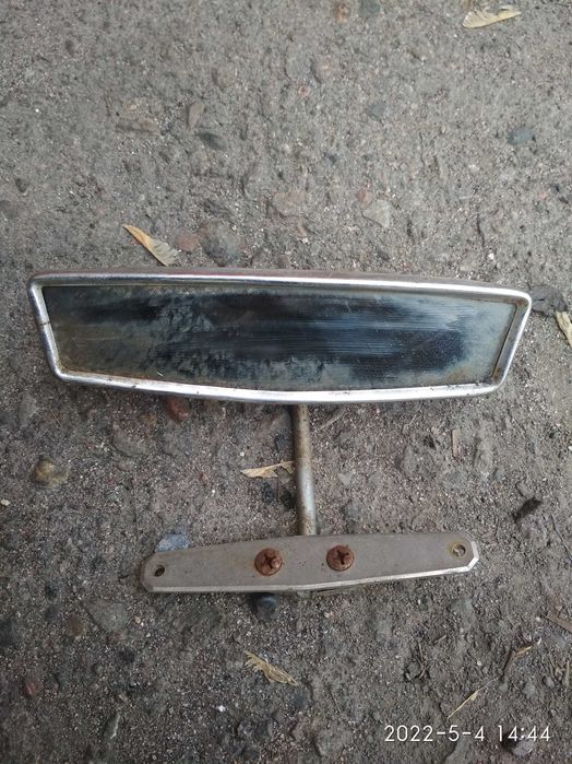 Зеркало заднего вида .