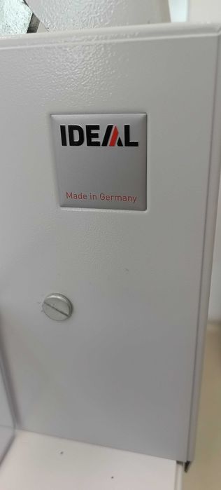 IDEAL 4705 - Ръчна Гилотина