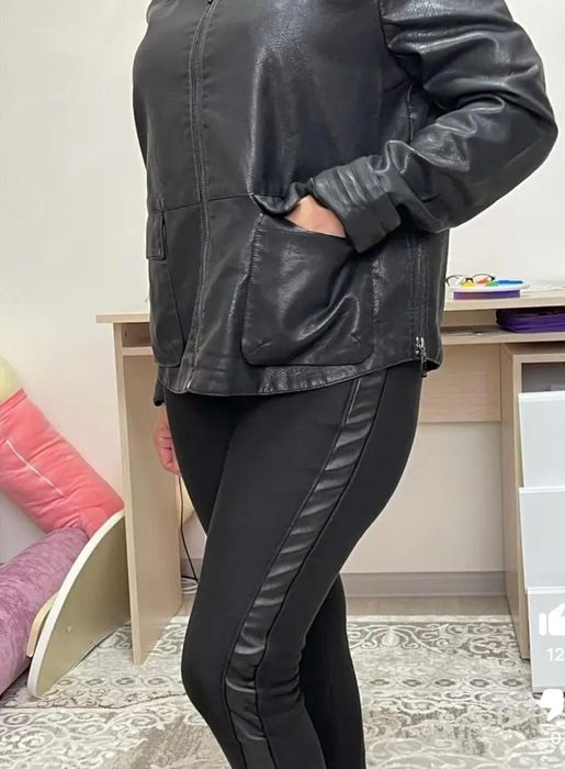 Продам женскую куртку р.54-56