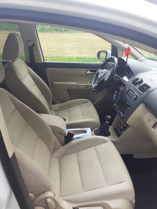 Vând Volkswagen Touran 1.6 TDI, an 2011