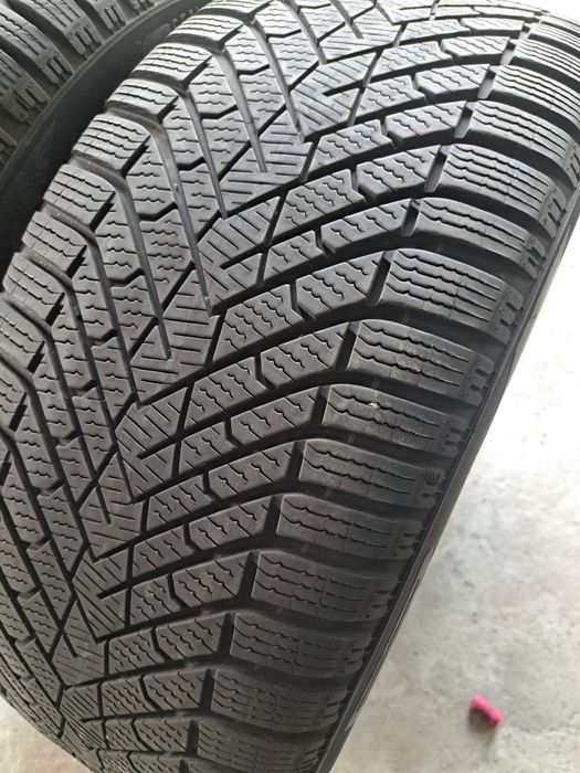 2 anvelope iarnă 255 45 r19 Pirelli