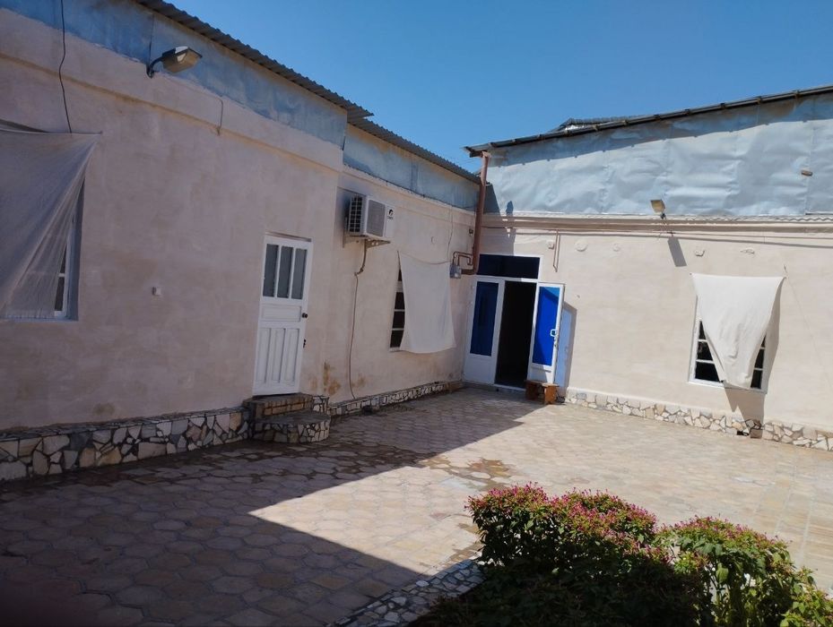 Ховли сотилади (Эски шахарда)