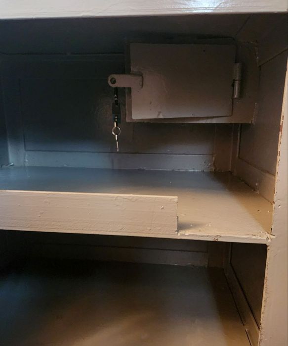 Сейф железный советский.