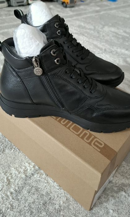 Продам зимние кроссовки