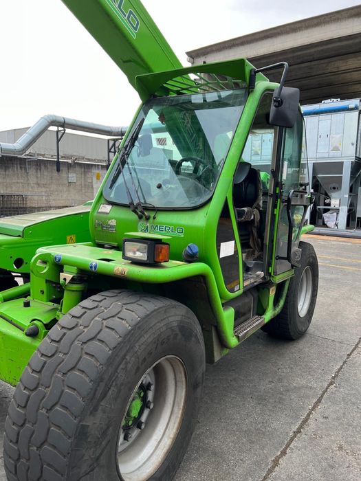 Încărcător telescopic Merlo