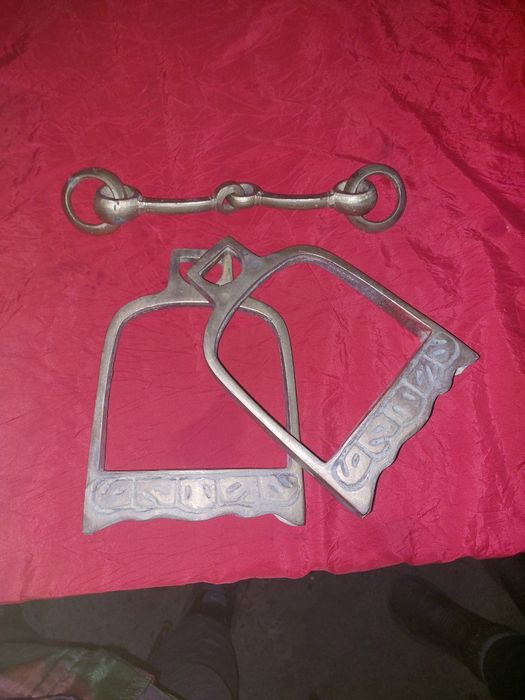 Uzangi va nuxta sotiladi