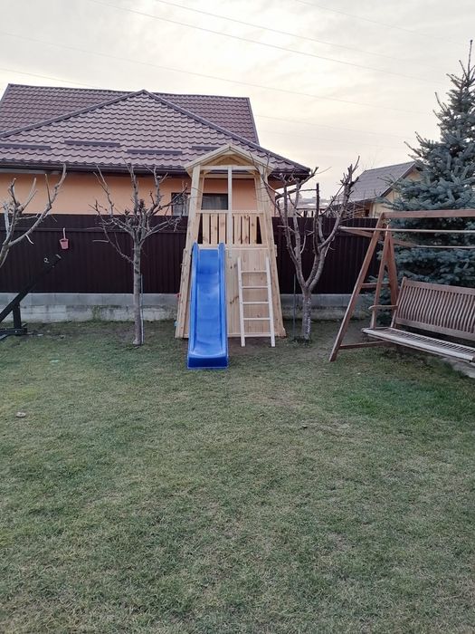Vând locuri de joacă, tobogan, leagane