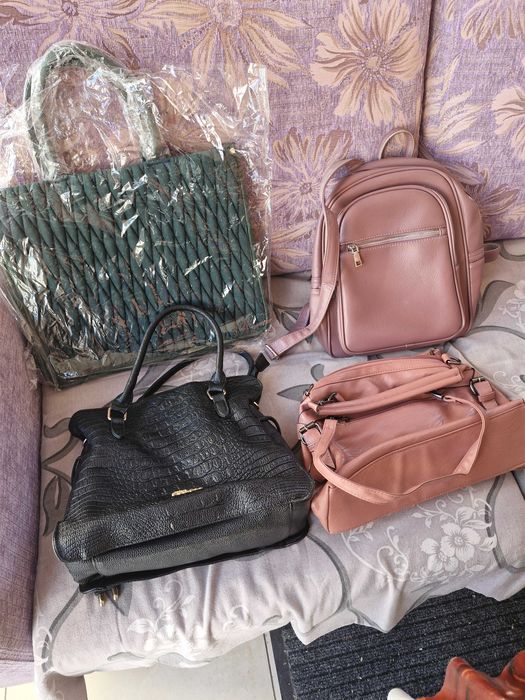 Продават се давски чанти