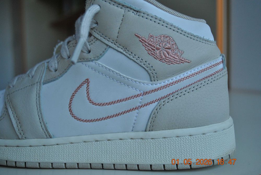 Nike Air Jordan 1 Mid marimea 36,5/23,5 cm