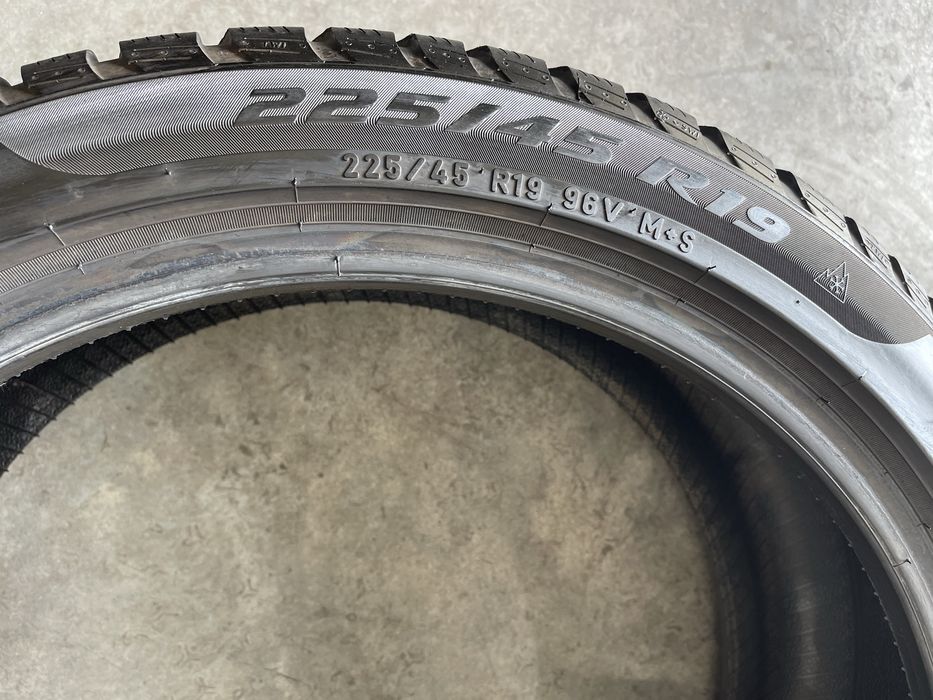 Set Anvelope Cauciucuri Iarna ca NOI 225 45 R19 M+S Pirelli Profil 7mm